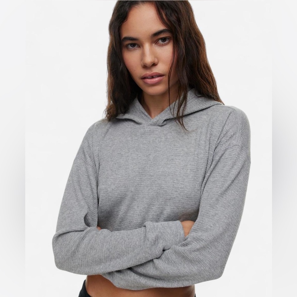 Aritzia TNA Waffle Knit Cropped Hoodie || Clean Girl Athleisure Model Off Duty